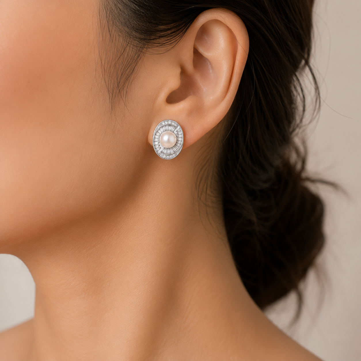 LUMI Pearl Halo Studs