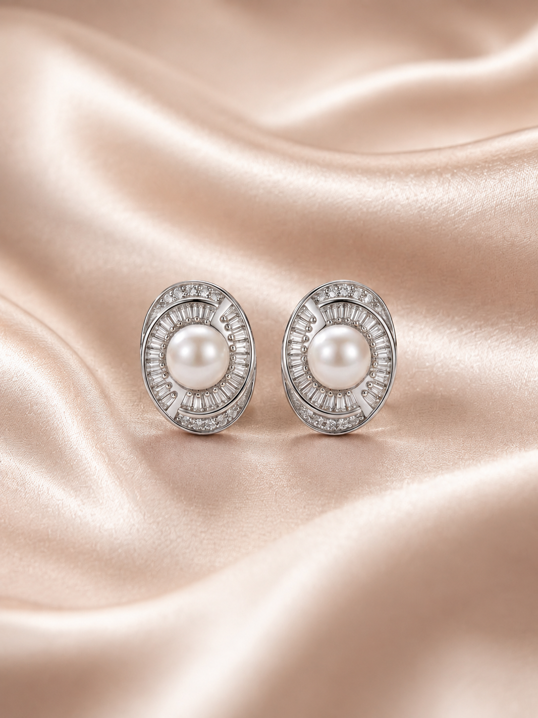 LUMI Pearl Halo Studs